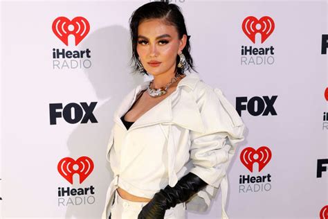Agnez Mo Bongkar Isi Tas Gucci Puluhan Juta di Ajang .